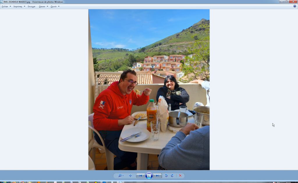 2024-05-19 11_57_21-IMG-20240414-WA0015.jpg - Visionneuse de photos Windows